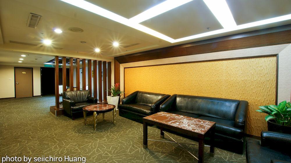 Lincoln Hotel Тайнан Екстериор снимка