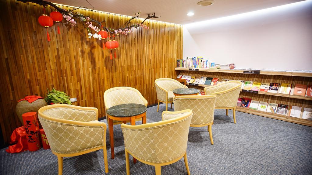 Lincoln Hotel Тайнан Екстериор снимка