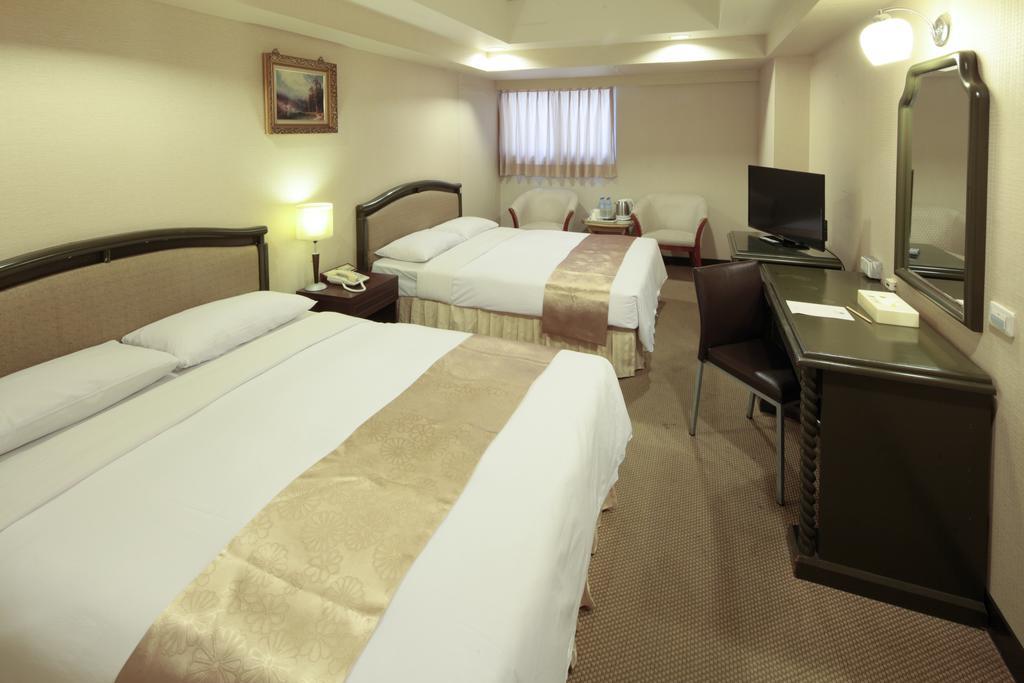 Lincoln Hotel Тайнан Стая снимка