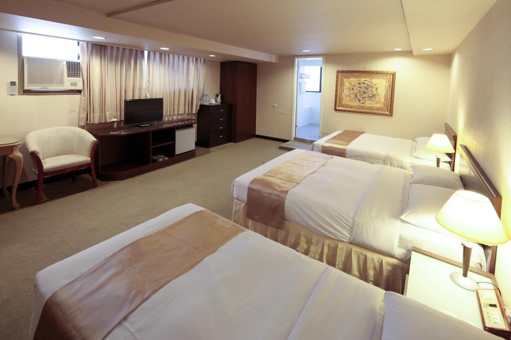 Lincoln Hotel Тайнан Екстериор снимка