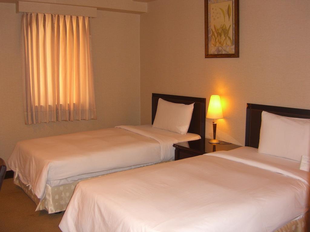 Lincoln Hotel Тайнан Стая снимка