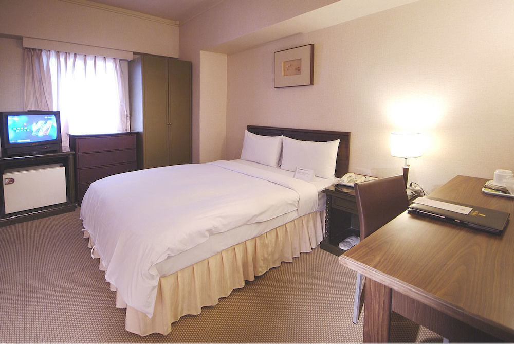 Lincoln Hotel Тайнан Екстериор снимка