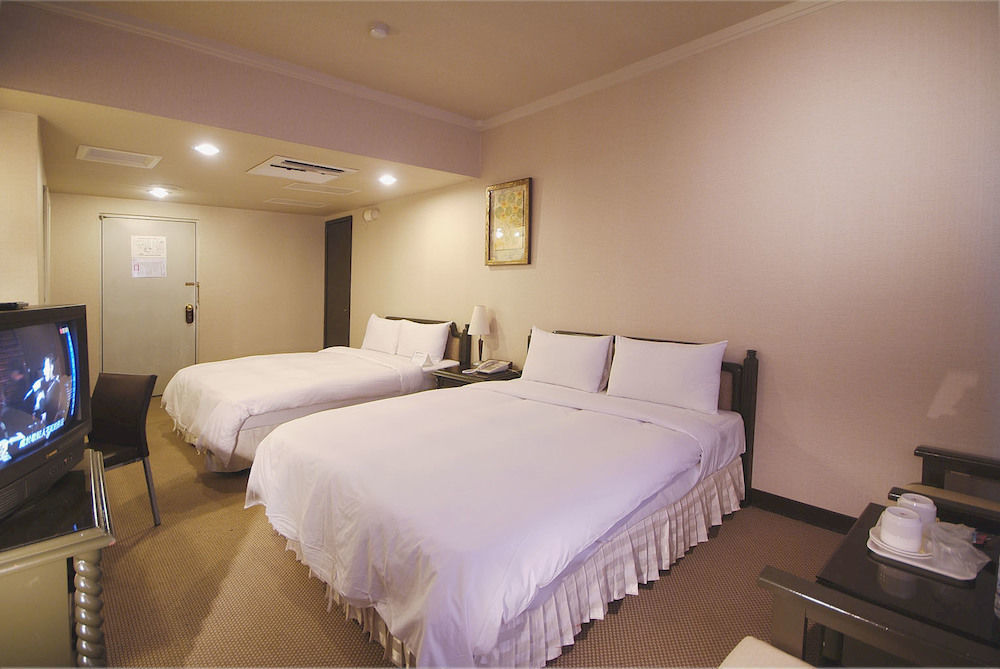 Lincoln Hotel Тайнан Екстериор снимка