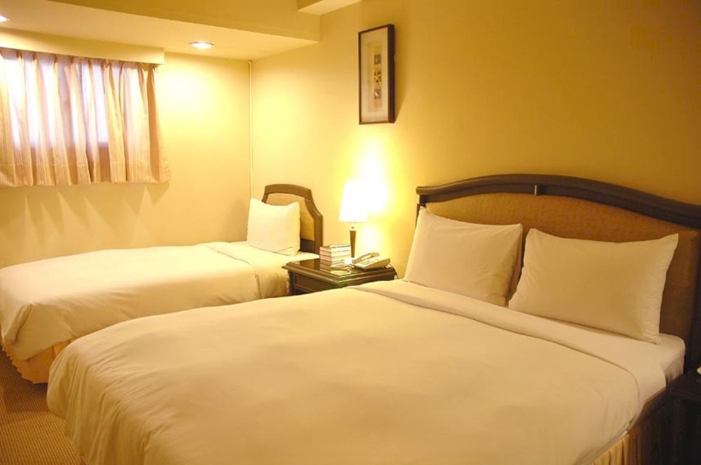 Lincoln Hotel Тайнан Екстериор снимка