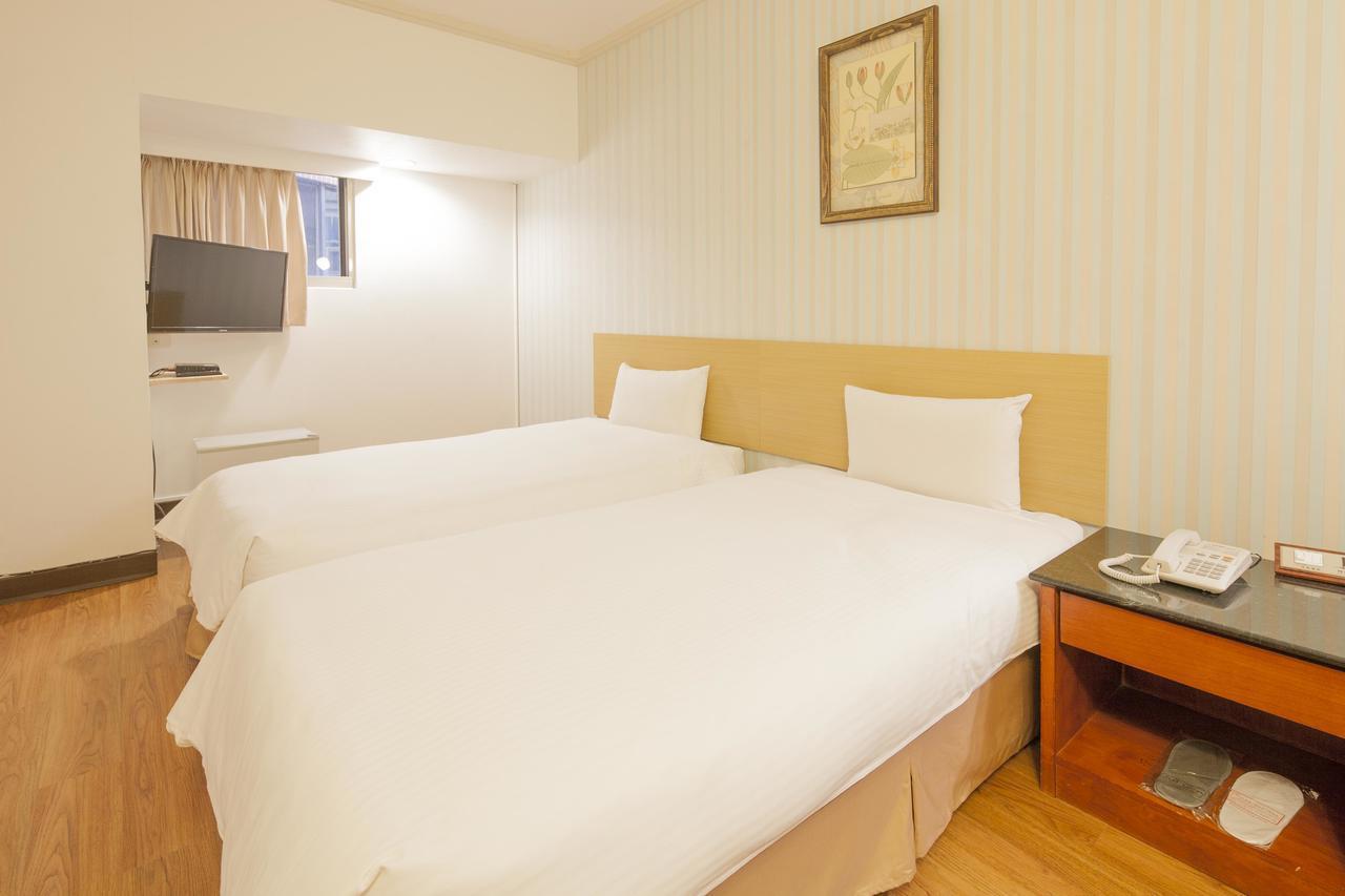 Lincoln Hotel Тайнан Екстериор снимка