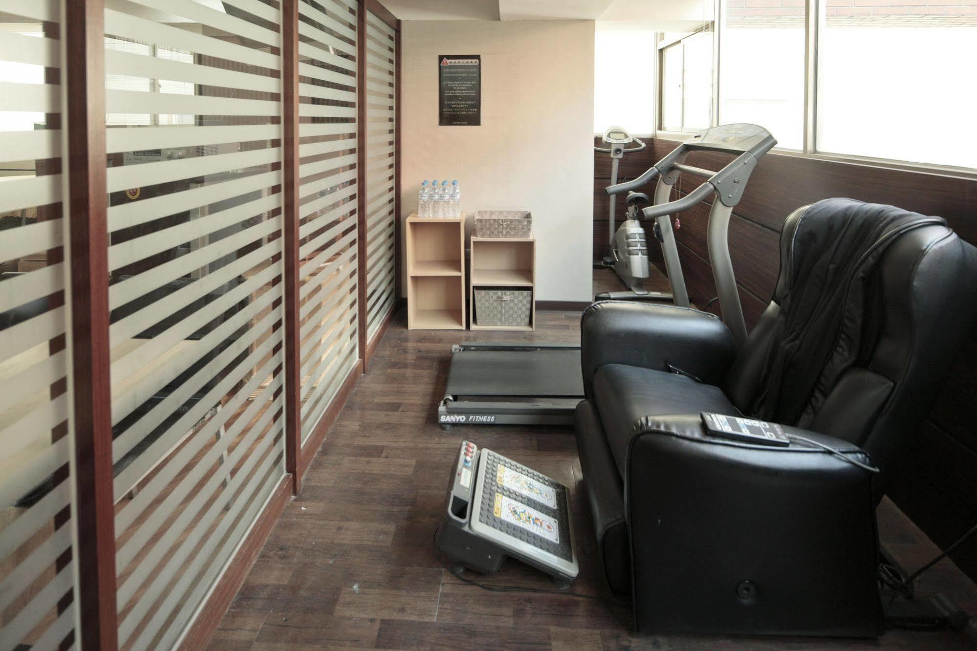 Lincoln Hotel Тайнан Екстериор снимка